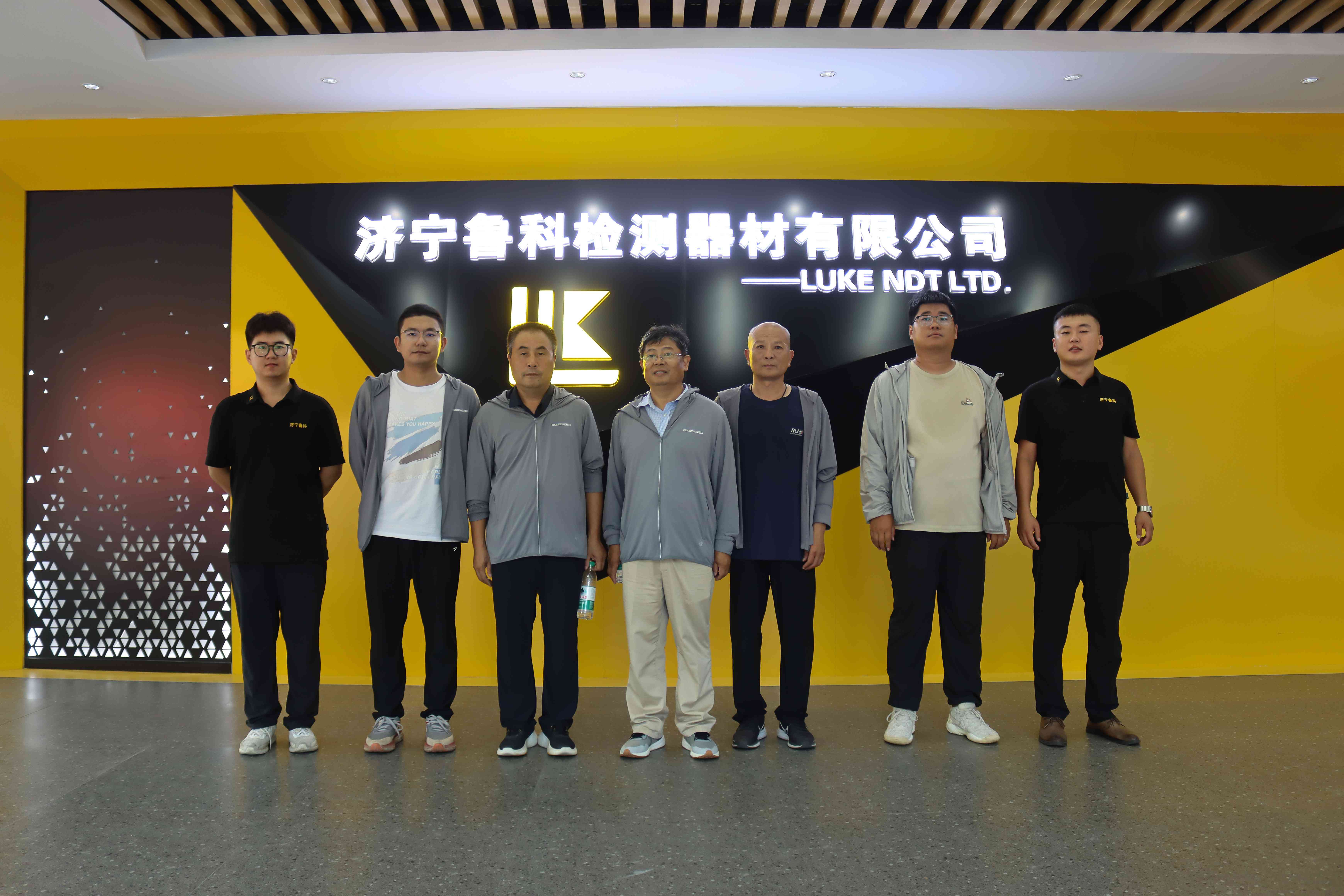 熱烈歡迎臨沂市特種設(shè)備檢驗(yàn)研究院領(lǐng)導(dǎo)一行蒞臨濟(jì)寧魯科參觀指導(dǎo)